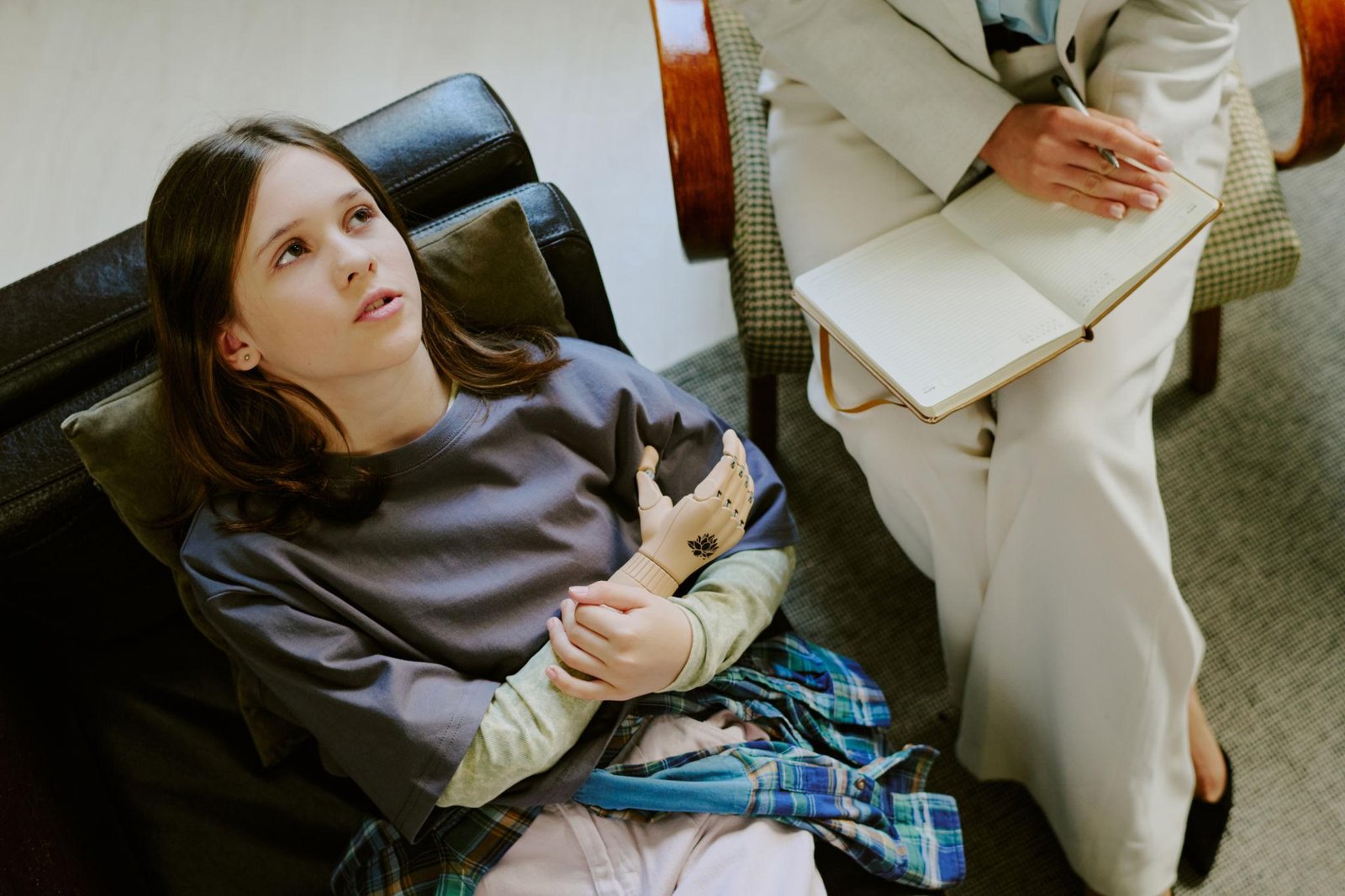 Therapist providing emotional support in Dubai